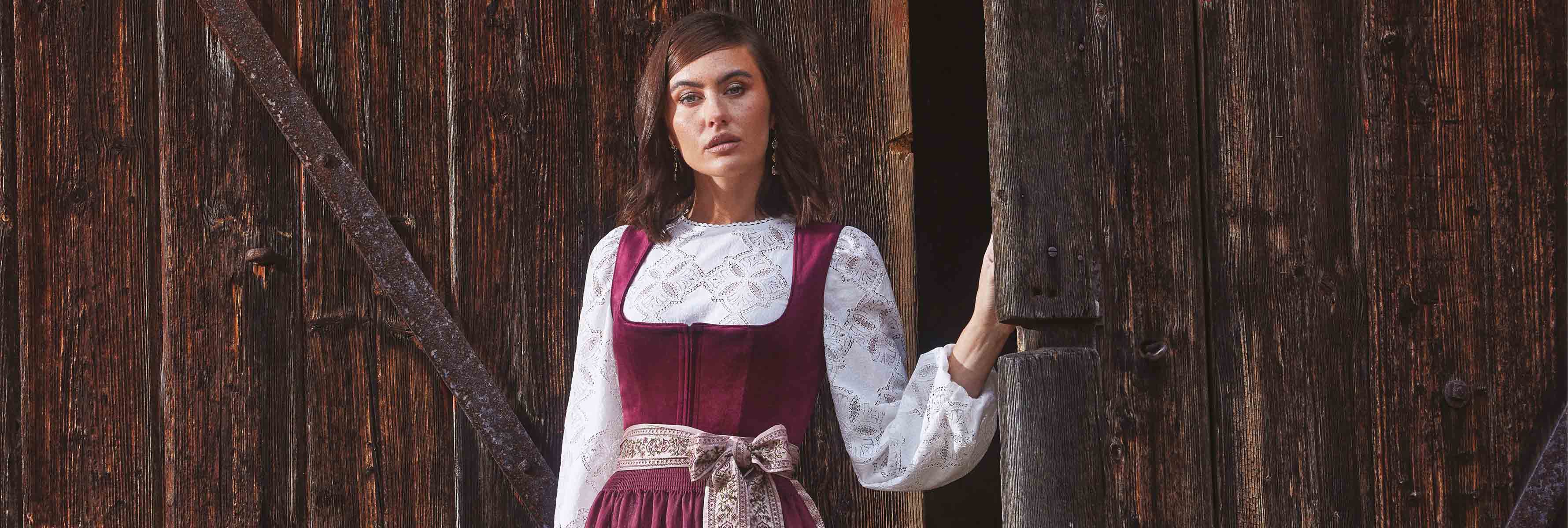 Dirndl mit Schneewittchenkragen