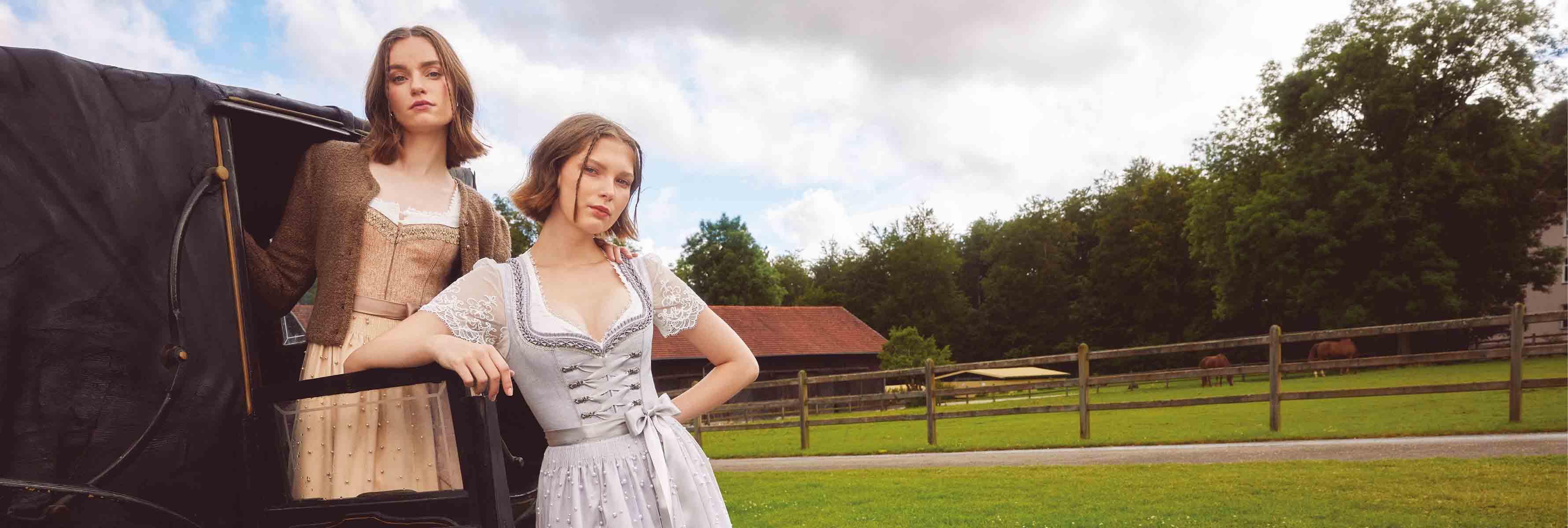Dirndl mit Herzausschnitt Dirndl mit Herzausschnitt