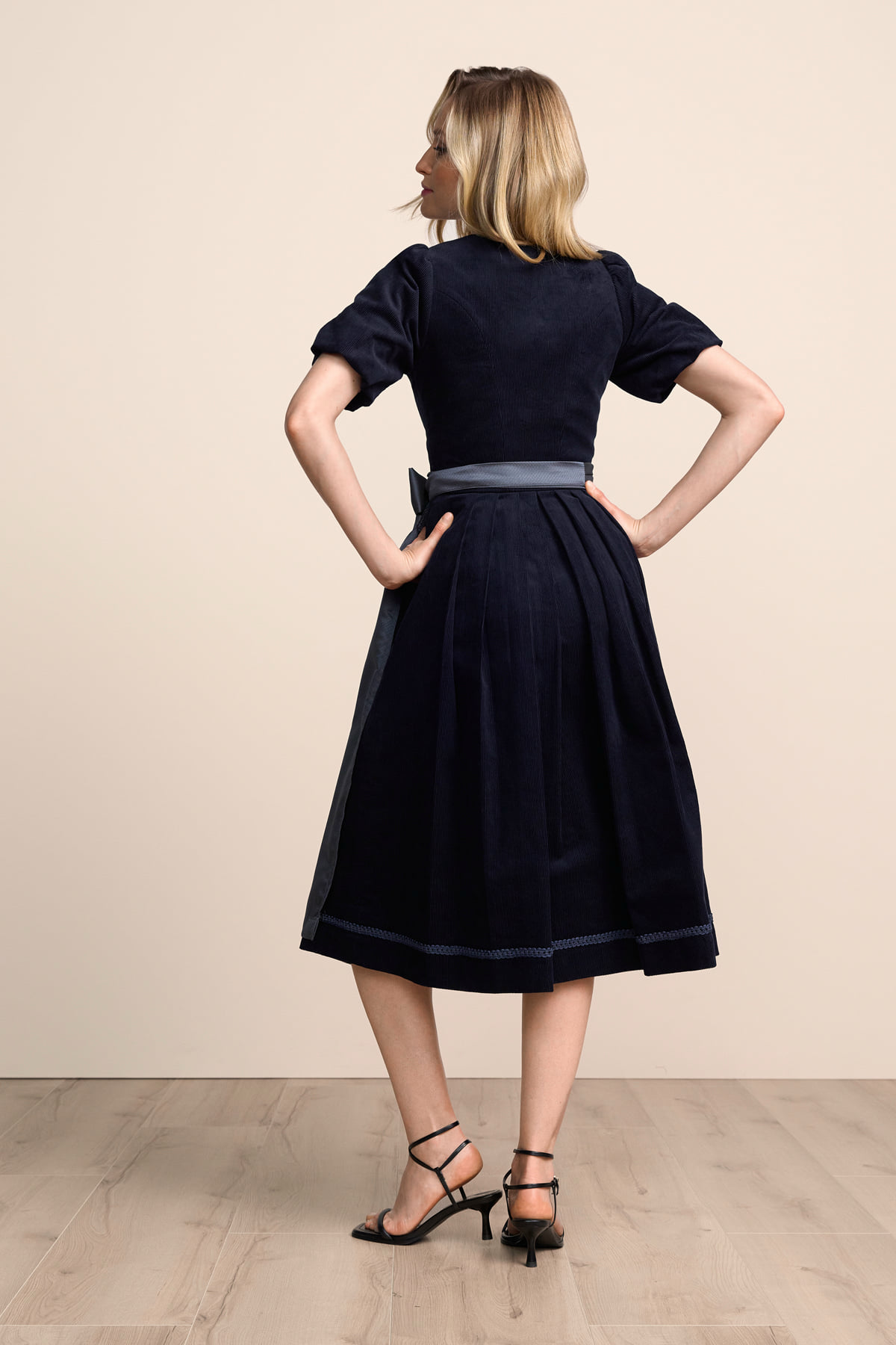 Dirndl Aralinae (70cm)