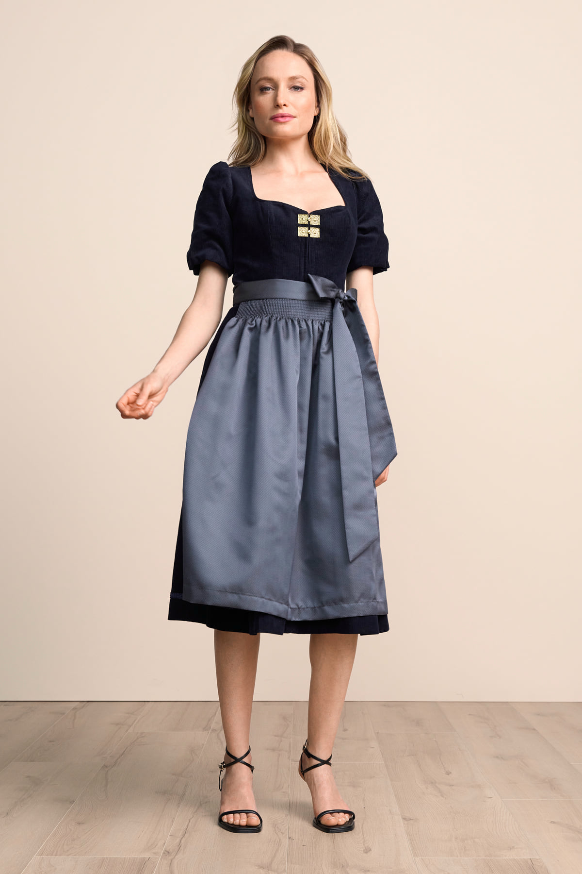 Dirndl Aralinae (70cm)