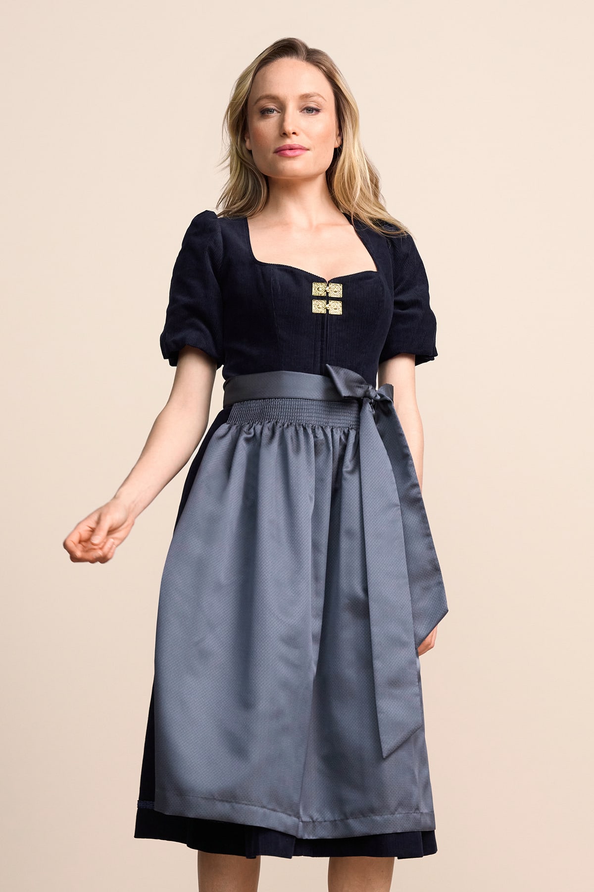 Dirndl Aralinae (70cm)